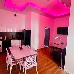 Jolie Maison Individuelle 50 M2 ,design Et Climatisee, Confort, Wifi, Terasse Privee , 5 Min Et Autoroute, Stationnement Gratuit Marseille